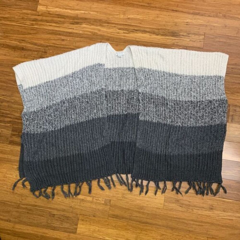 American Eagle Womens One Size Gray Ombre Fringe Knit Poncho Sweater Cape